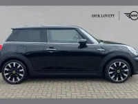 Gebraucht Mini Cooper S Level 3 135 kW (184 PS) 2023 Schwarz Kleinwagen