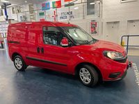 Used Fiat Doblò 95 HP (69 kW) 2018 Red MPV