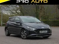 Begagnad Hyundai i20 Advanced 2023 Grå Halvkombi
