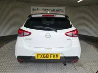 Usado Mazda 2 Inclusive 90 HP (66 kW) 2018 Branco Citadino