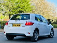 Used Toyota Auris 2010 White Hatchback