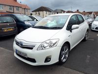 Used Toyota Auris Hybrid T4 98 HP (72 kW) 2010 White Hatchback