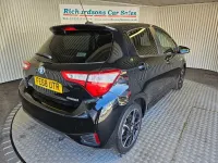 Used Toyota Yaris Design 100 HP (73 kW) 2018 Black Hatchback