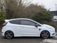 Used Ford Fiesta ST 182 HP (133 kW) 2016 White Hatchback