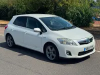 Used Toyota Auris Hybrid 136 HP (100 kW) 2012 White Hatchback