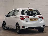 Used Toyota Yaris Hybrid 100 HP (73 kW) 2020 White Hatchback