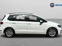 Używany VW Golf VII SE 131 KM (96 kW) 2018 Biały Hatchback