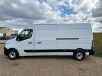 Used Nissan Interstar Tekna 135 HP (99 kW) 2022 White Van