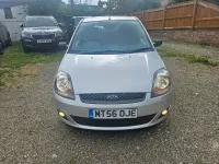 Used Ford Fiesta Zetec 75 HP (55 kW) 2006 Moondust silver metallic Hatchback