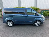 Usado Ford Tourneo Titanium 130 HP (95 kW) 2019 Azul Monovolume