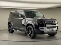 Used Land Rover Defender SE 300 HP (220 kW) 2023 Santorini black SUV