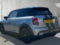 Usado Mini Cooper Classic 134 CV (98 kW) 2023 Plateado Utilitario