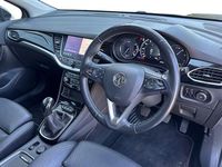 Second-hand Vauxhall Astra Elite 145 CP (106 kW) 2021 Alb Hatchback