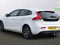 Used Volvo V40 Momentum 122 HP (89 kW) 2018 White Hatchback