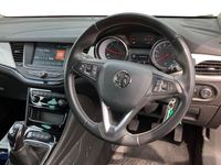 Used Vauxhall Astra SRi 122 HP (89 kW) 2020 Red Hatchback