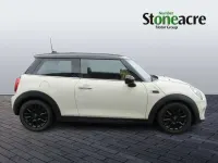 Używany Mini Cooper Hatch 134 KM (98 kW) 2018 Biały Hatchback
