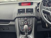 Used Vauxhall Meriva 120 HP (88 kW) 2015 Green MPV