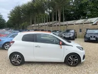 Used Peugeot 108 Roland Garros 82 HP (60 kW) 2017 White Hatchback