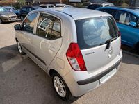 Usado Hyundai i10 Comfort 2010 Prateado Citadino
