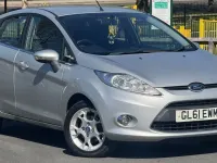 Usado Ford Fiesta Zetec 94 HP (69 kW) 2011 Prateado Citadino