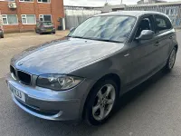 Usado BMW 118 Sport Line 143 CV (105 kW) 2011 Gris Utilitario