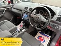 Begagnad VW Touran 150 HK (110 kW) 2014 Röd Minibuss