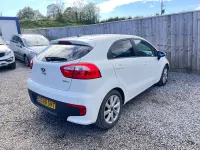 Begagnad Kia Rio 89 HK (65 kW) 2016 Vit Halvkombi