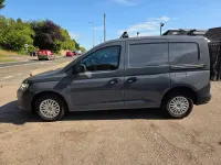 Usado VW Caddy S 102 CV (75 kW) 2023 Gris Monovolumen