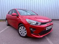 Begagnad Kia Rio 84 HK (61 kW) 2022 Röd Halvkombi