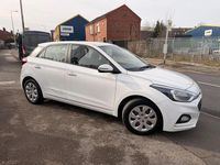 Used Hyundai i20 75 HP (55 kW) 2019 White Hatchback