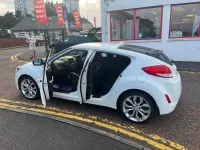 Used Hyundai Veloster 140 HP (102 kW) 2014 White Hatchback