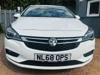 Używany Vauxhall Astra SRi 105 KM (77 kW) 2018 Biały Hatchback