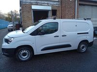 Second-hand Vauxhall Combo 100 CP (73 kW) 2024 Alb Monovolum