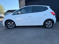 Used Kia Venga 2018 White Hatchback