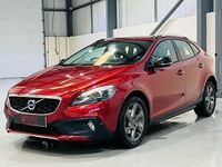 Used Volvo V40 115 HP (84 kW) 2014 Red Hatchback
