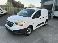 Second-hand Vauxhall Combo Edition 100 CP (73 kW) 2019 Alb Monovolum