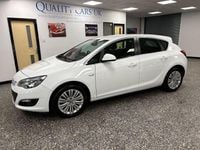 Used Vauxhall Astra Excite 100 HP (73 kW) 2015 White Hatchback