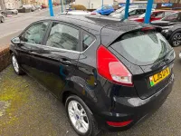 Usado Ford Fiesta Zetec 75 HP (55 kW) 2015 Preto Citadino