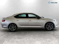 Usado Skoda Superb SportLine 220 CV (161 kW) 2017 Plateado Utilitario