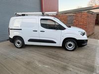 Used Vauxhall Combo 100 HP (73 kW) 2019 White MPV