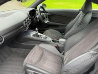 Usado Audi TT S-Line 230 CV (169 kW) 2017 Plateado Coupe