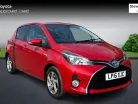 Used Toyota Yaris 101 HP (74 kW) 2016 Red Hatchback
