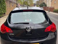 Begagnad Vauxhall Astra Excite 2011 Svart Halvkombi