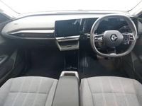 Used Renault Megane E-Tech Equilibre 159 kW (217 HP) 2023 White Hatchback