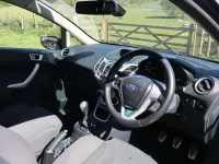 Usado Ford Fiesta Zetec 95 HP (69 kW) 2012 Preto Citadino