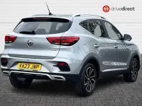 Używany MG ZS Exclusive 111 KM (81 kW) 2023 Srebrny SUV