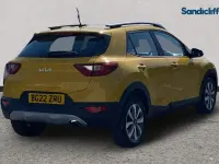 Usado Kia Stonic 100 CV (73 kW) 2022 Amarillo SUV