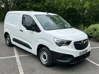 Second-hand Vauxhall Combo Edition 100 CP (73 kW) 2020 Alb Monovolum