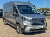 Usado Maxus V90 150 HP (110 kW) 2023 Prateado Van