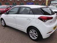 Used Hyundai i20 SE 100 HP (73 kW) 2016 White Hatchback